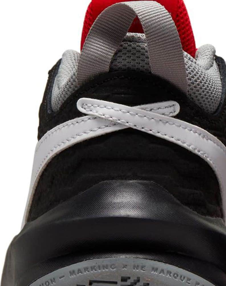 Nike 5607 Red Sneakers